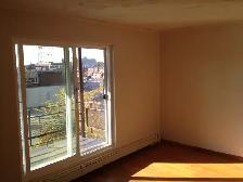 Spacious 3 Bedroom Available August 1st - Photo 21