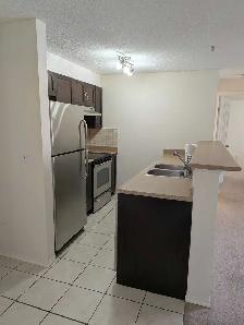 Spotless 1-Bed 1-Bath Condo Apartment in Evergreen - Photo 4