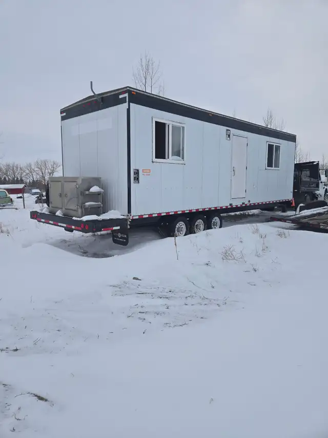 Wheeled wellsite unit 8'8' x 36'