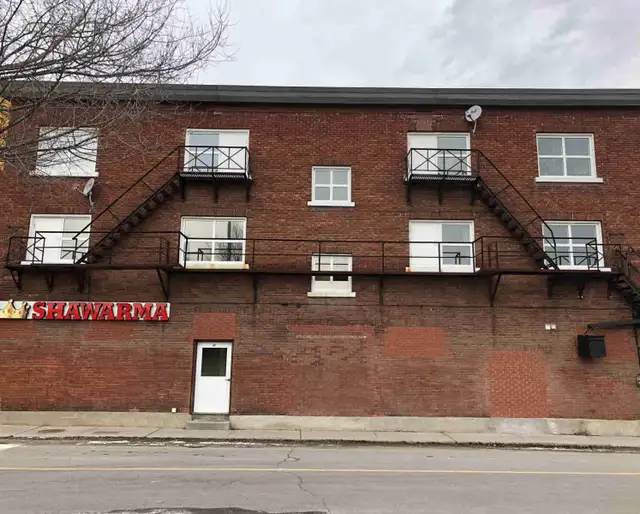 Renovated Old Ottawa South Two bedroom apartment