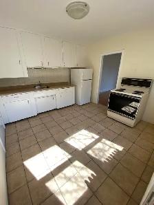 Renovated 2BR Flat - 11-13 Fenwood Unit 3 - Sept 1st - Heat Incl - Photo 6