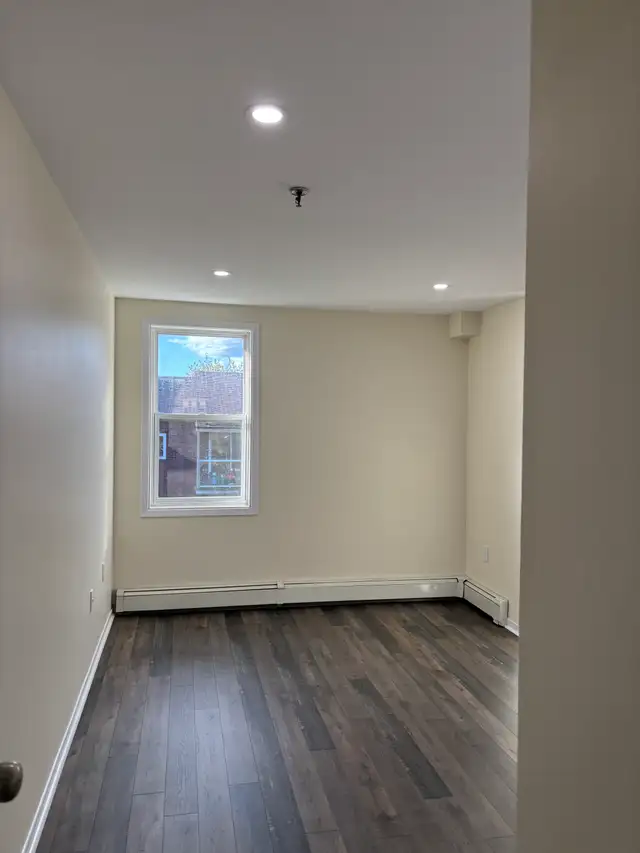 Renovated 1BR - 249 Windmill Unit 534 - Oct 1st - Heat/Water/PK