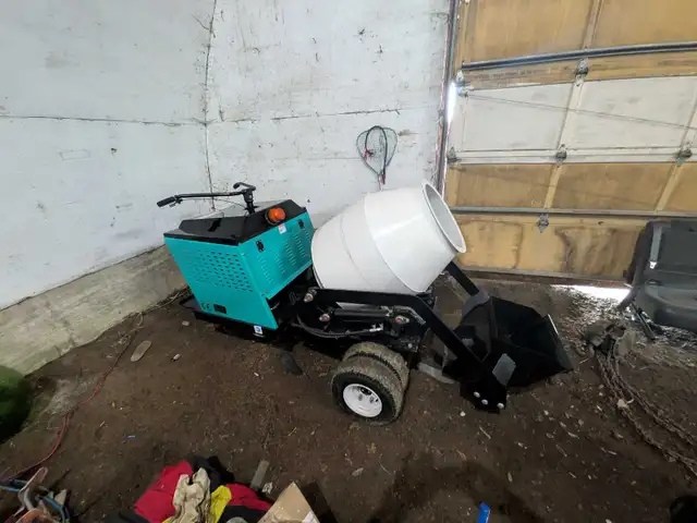 2026 SKLP MT800 Portable Concrete Mixer – Like New!