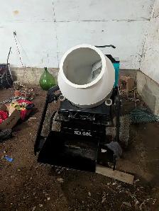 2026 SKLP MT800 Portable Concrete Mixer – Like New! - Photo 5