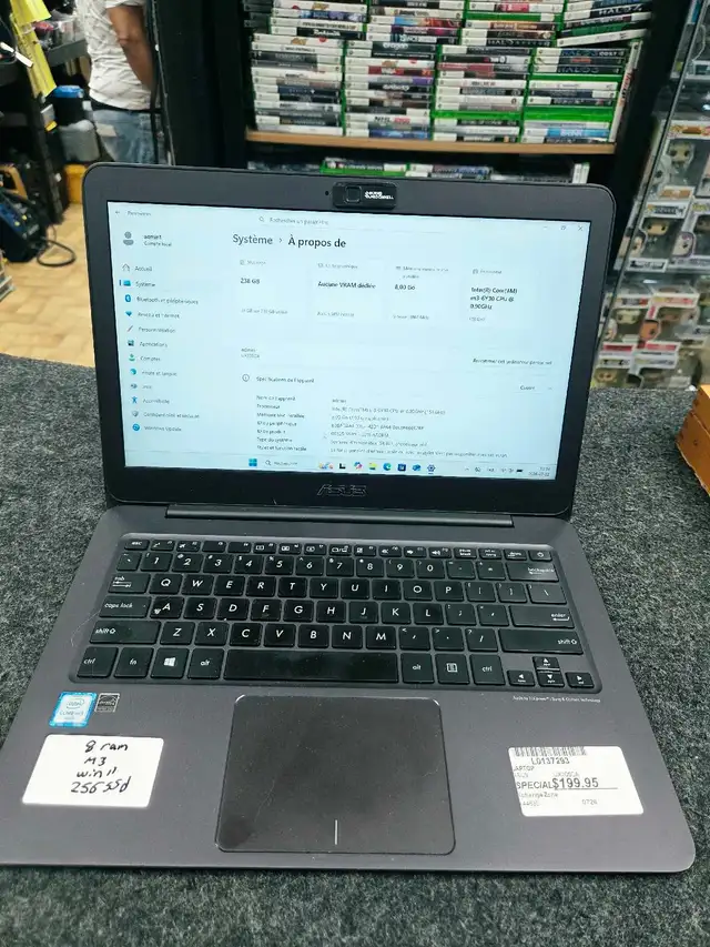 Laptop 8 RAM M3 WIN 11 256SSD