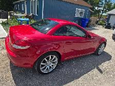Selling a 2005 Mercedez Benz 350 SLK - Photo 2