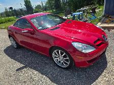 Selling a 2005 Mercedez Benz 350 SLK - Photo 7