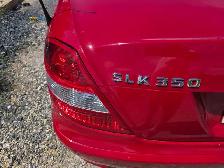Selling a 2005 Mercedez Benz 350 SLK - Photo 8