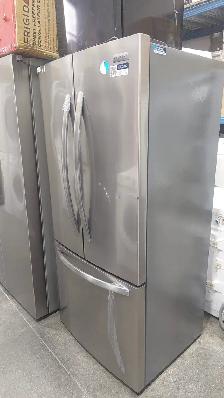Fridge - 31.5' Frigidaire 17.6 cu ft Counter Depth - FRFG1723AV