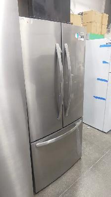 Fridge - 31.5' Frigidaire 17.6 cu ft Counter Depth - FRFG1723AV - Photo 2