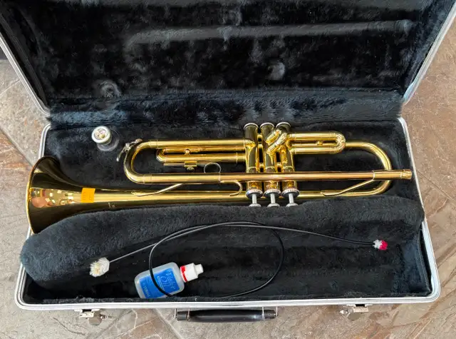Yamaha YTR 1335 Trumpet - Complete in Case