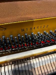 Yamaha Upright Piano - Photo 2