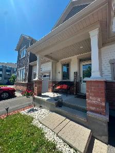 3 Bed 2.5 Bath Townhouse in Barrhaven, 2 Parking, Plaza   Sprt C - Photo 2