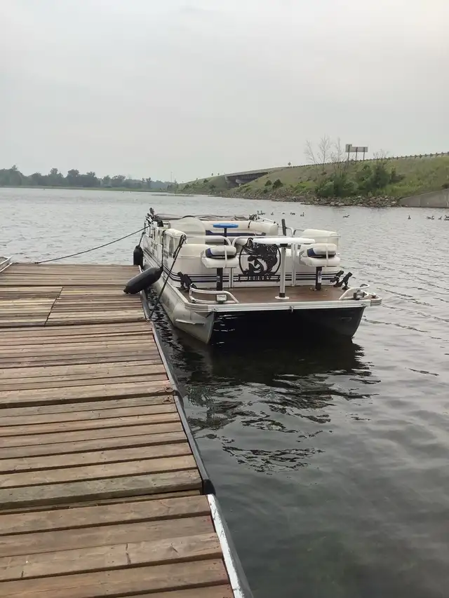 20 foot pontoon boat and trailer for sale