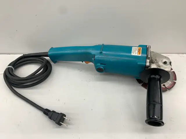 Makita 9005B Angle Grinder