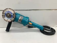 Makita 9005B Angle Grinder - Photo 3