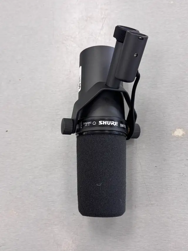 Shure SM7B Large Diaphragm Cardioid Dynamic Microphone