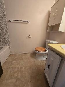 INGLEWOOD 2 BED LOWER SUITE - Photo 11