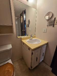 INGLEWOOD 2 BED LOWER SUITE - Photo 12