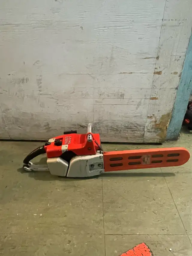Stihl 030AV Chainsaw