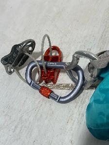 Petzl Chalk Bag and Climbing Belay Gear - Photo 3