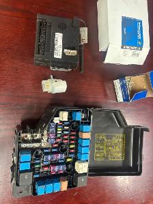 2010 Hyundai Santa Fe fuse box - Photo 2