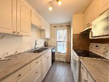 BEAUTIFUL 3 DEN DETACHED HOUSE WITH MODERN UPGRADES - Photo 4