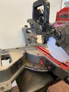 Milwaukee 7 1/4" Miter Saw (No Bag)
