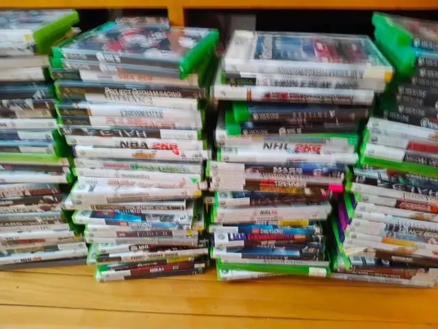 Huge XBOX XBOX 360 XBOX One Video Game lot 100  games