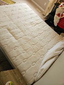 Queen mattress & box - Photo 2