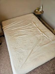 Queen mattress & box - Photo 3