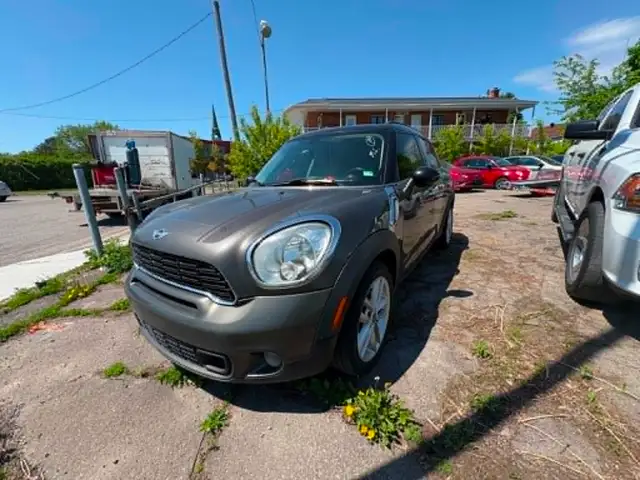 Mini Cooper S Contryman AWD $5995. Rusty 450-820-0550
