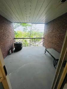 SHARED ROOM AVAILABLE IN MISSISSAUGA, UTILITIES ARE INCLUDED - Photo 2
