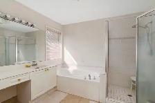 Rooms for rent in Crescent Heights - Photo 3