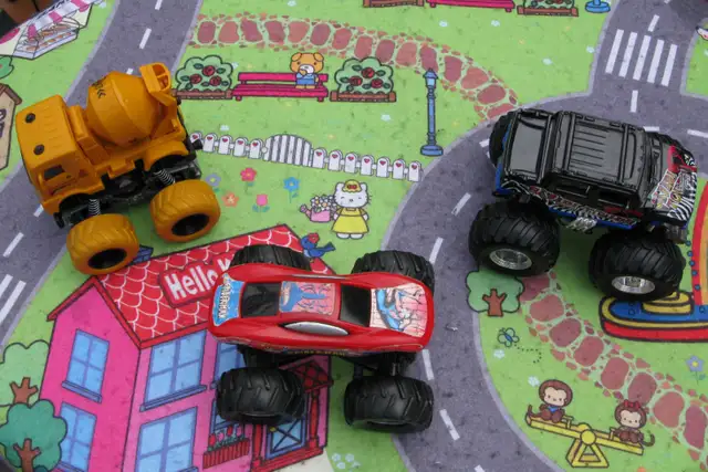 CAMIONS MONSTRES JOUETS