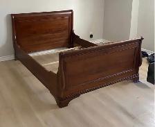 Queen size slaigh bedroom set