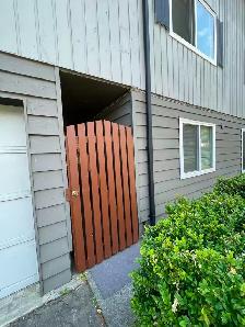 Spacious 2 Bedroom   Den Suite  with Private Entrance - Photo 2