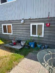 Spacious 2 Bedroom   Den Suite  with Private Entrance - Photo 3