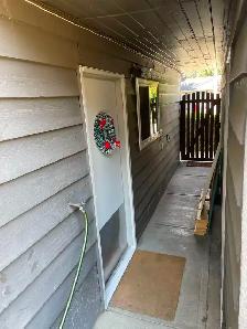 Spacious 2 Bedroom   Den Suite  with Private Entrance - Photo 4