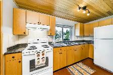 Spacious 2 Bedroom   Den Suite  with Private Entrance - Photo 8