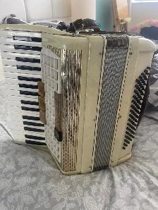 Yamaha keybords, Accordeon, Drums, Cymbals