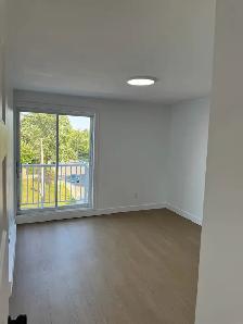 Longueuil superbe 4 1/2  entièrement rénové, libre en Ao - Photo 7