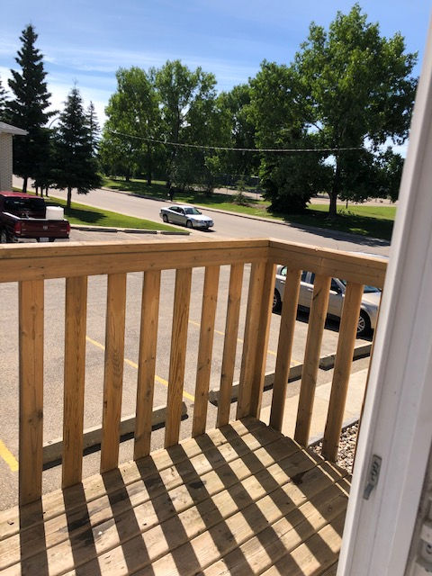 Large, Clean, 3 Bed Rm Town House, Great Area!