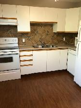 Large, Clean, 3 Bed Rm Town House, Great Area! - Photo 2