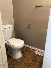 Large, Clean, 3 Bed Rm Town House, Great Area! - Photo 9
