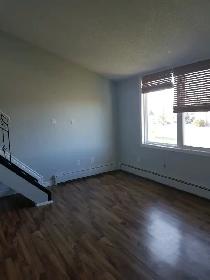 #8821 - Bachelor suite Available Sept 1st/ Rent $1150 h/w includ - Photo 3