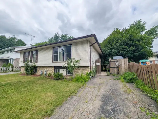 3 Tara Crescent, Thorold - 4 Bedroom Semi Detached House