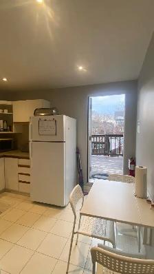 DOWNTOWN TORONTO, BATHURST & DUNDAS, 2 BED, 1 BATH APT FOR RENT - Photo 8
