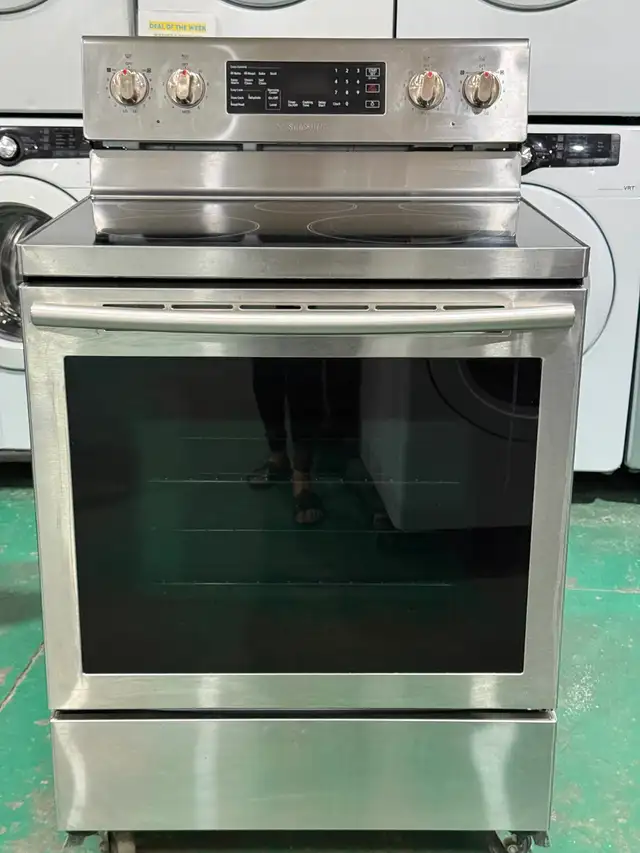 BLOWOUT LIQUIDATION SALE SAMSUNG STOVE $525