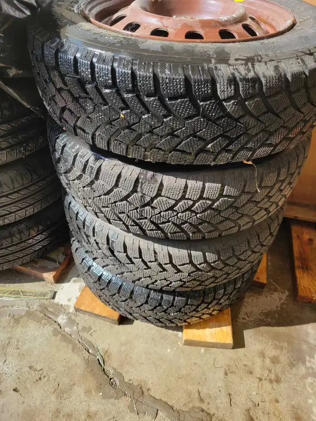 summer table, tires with rims hutchback